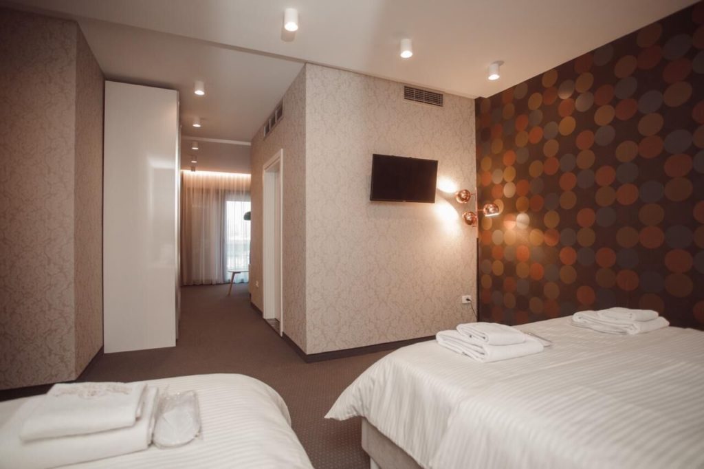 visitShkoder - Hotel Chicago (14) svg+xml;charset=utf - VisitShkoder