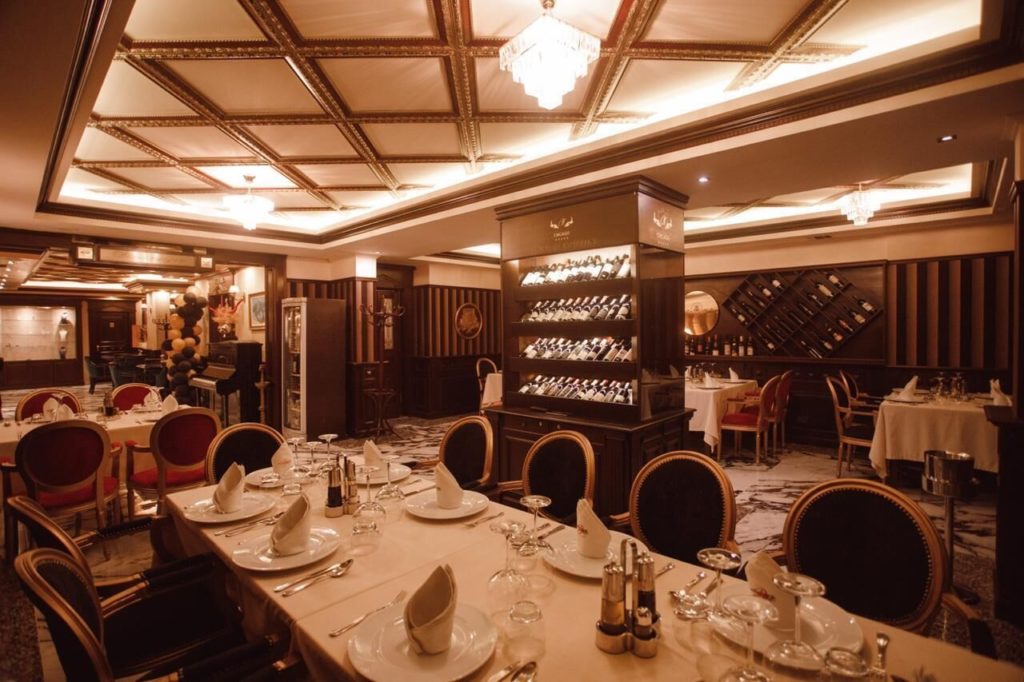 visitShkoder - Hotel Chicago (6) svg+xml;charset=utf - VisitShkoder